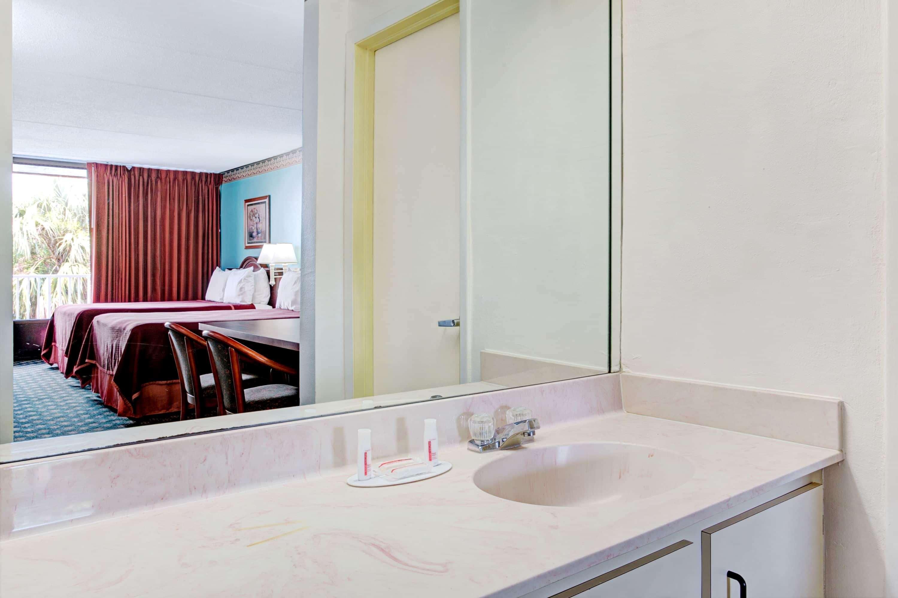 Howard Johnson By Wyndham Clearwater - Dunedin Eksteriør billede