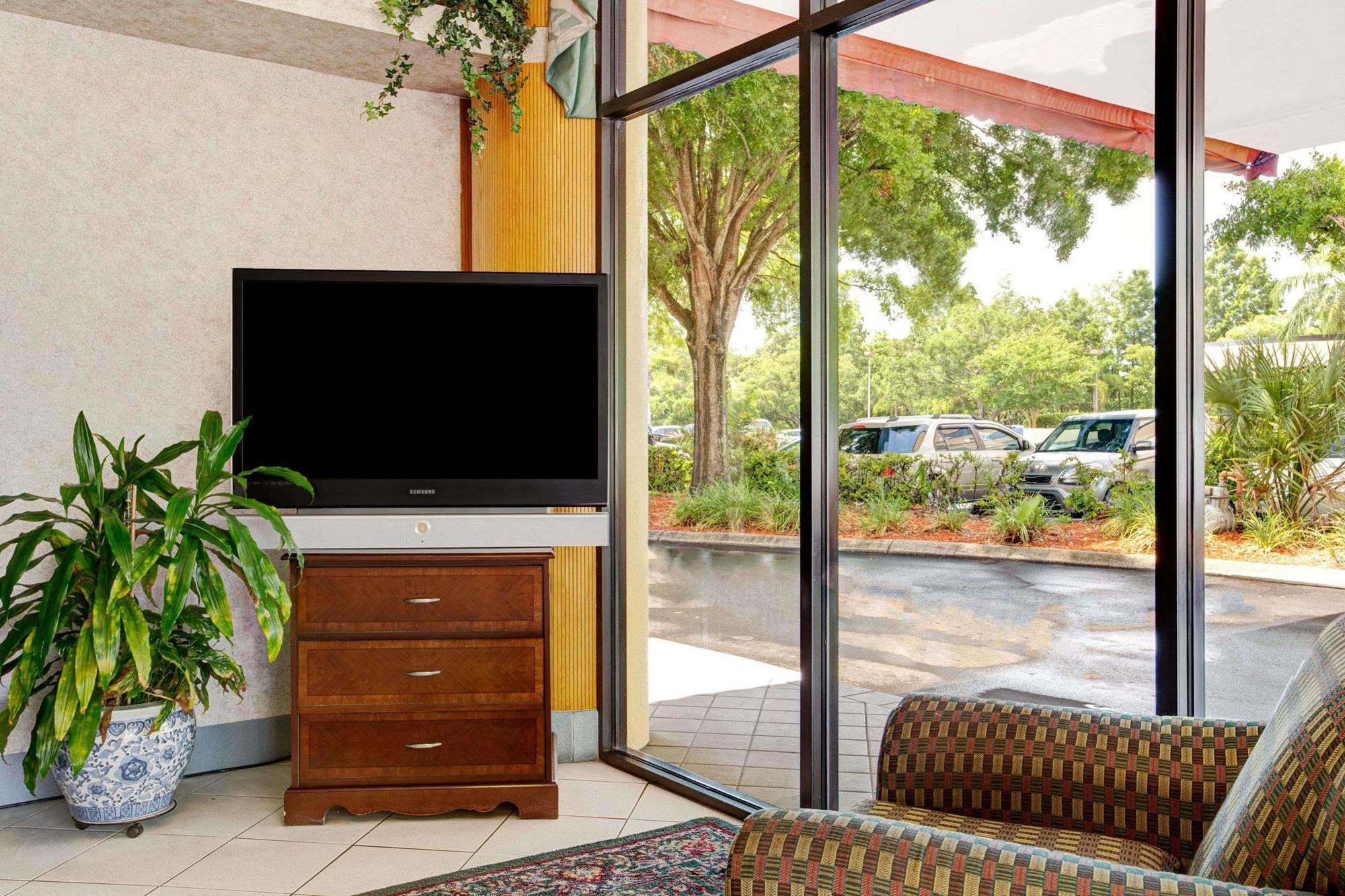Howard Johnson By Wyndham Clearwater - Dunedin Eksteriør billede